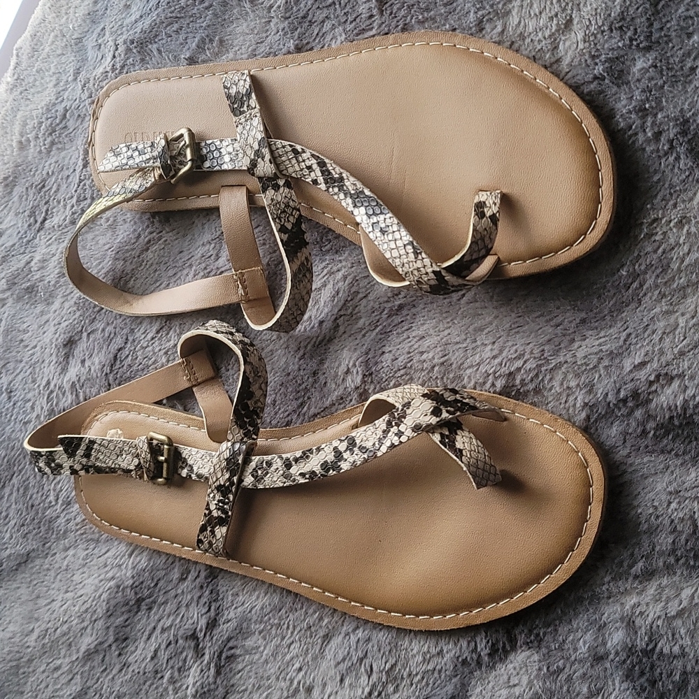 Old Navy sandals  size 8